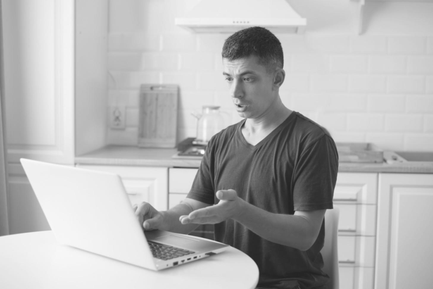 Salle de formation avec équipements réseau professionnels